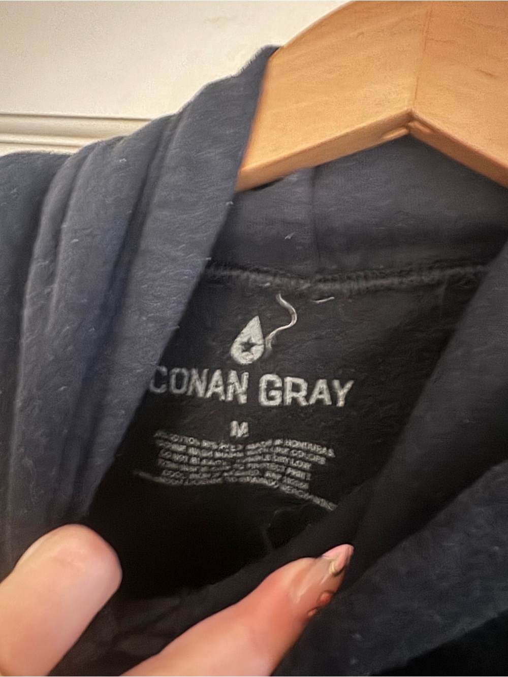 Black 'Found' Heaven' Graphic Hoodie Conan Grey - Picture 3 of 3